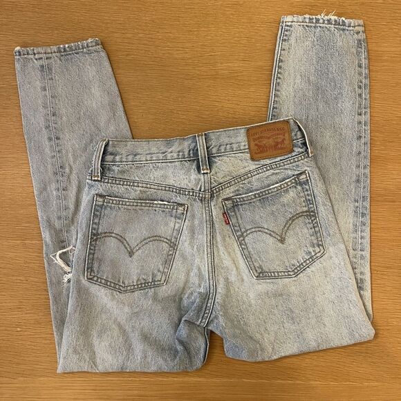 Women's Levi's Size 25 Distressed 501 Straight Leg Jeans - Picture 6 of 10